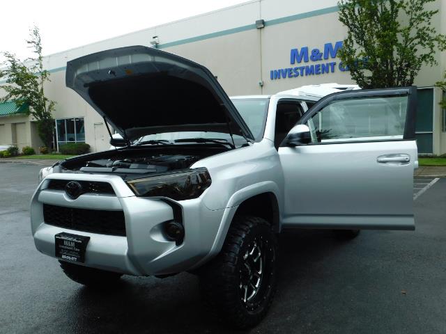 2016 Toyota 4Runner SR5 / 4WD / Navigation / backup camera / LIFTED - Photo 25 - Portland, OR 97217