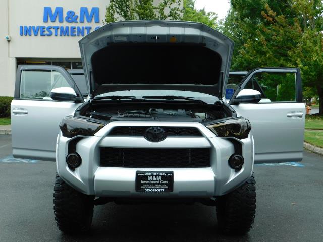 2016 Toyota 4Runner SR5 / 4WD / Navigation / backup camera / LIFTED - Photo 32 - Portland, OR 97217