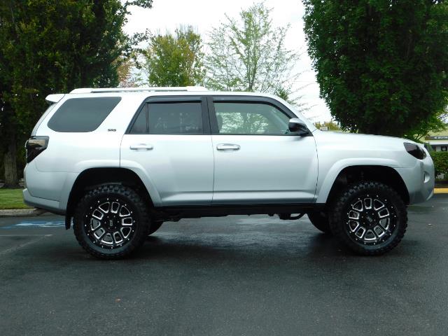 2016 Toyota 4Runner SR5 / 4WD / Navigation / backup camera / LIFTED - Photo 4 - Portland, OR 97217