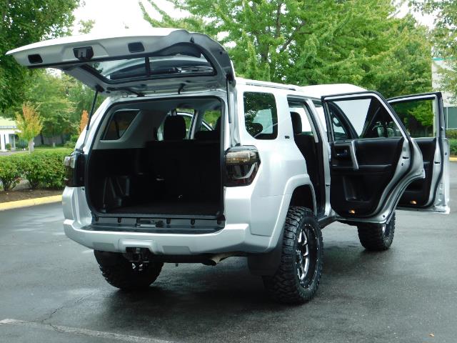 2016 Toyota 4Runner SR5 / 4WD / Navigation / backup camera / LIFTED - Photo 29 - Portland, OR 97217