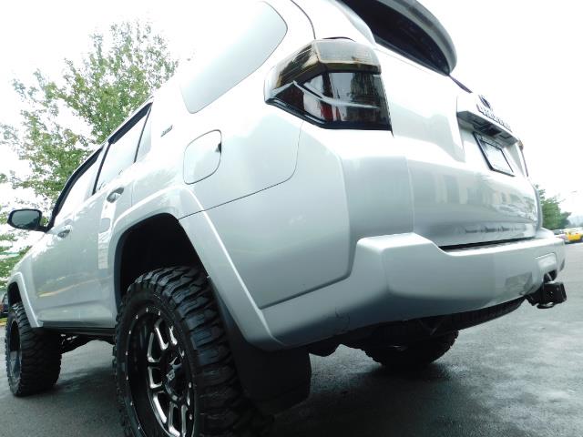 2016 Toyota 4Runner SR5 / 4WD / Navigation / backup camera / LIFTED - Photo 11 - Portland, OR 97217