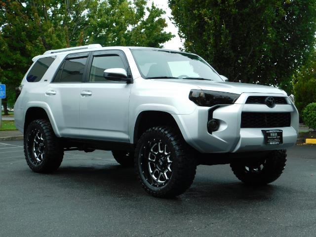2016 Toyota 4Runner SR5 / 4WD / Navigation / backup camera / LIFTED - Photo 2 - Portland, OR 97217