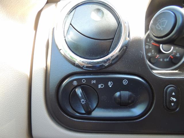 2006 Ford Expedition Eddie Bauer / Leather /Sunroof /DVD/Third Seat - Photo 42 - Portland, OR 97217
