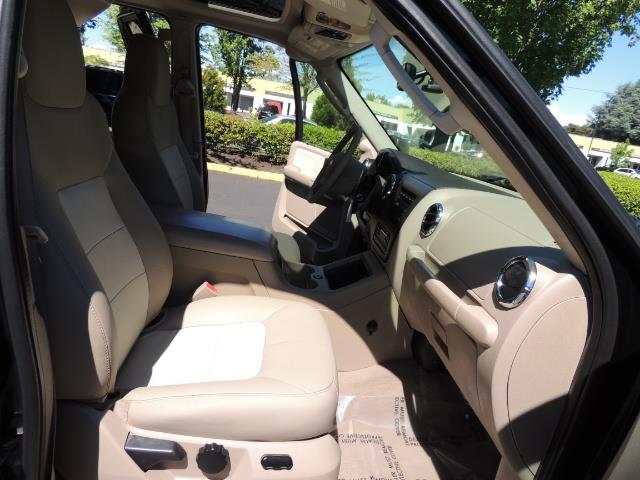 2006 Ford Expedition Eddie Bauer / Leather /Sunroof /DVD/Third Seat - Photo 18 - Portland, OR 97217