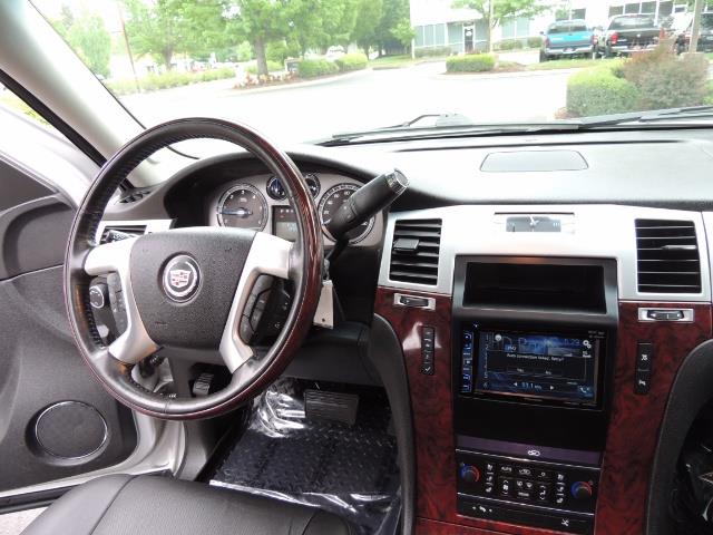 2010 Cadillac Escalade ESV Premium / AWD / DVD / Backup Camera / Excel Co - Photo 38 - Portland, OR 97217
