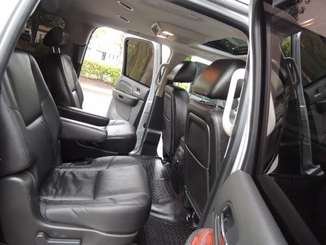 2010 Cadillac Escalade ESV Premium / AWD / DVD / Backup Camera / Excel Co - Photo 14 - Portland, OR 97217
