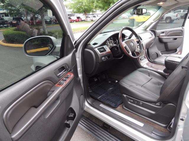 2010 Cadillac Escalade ESV Premium / AWD / DVD / Backup Camera / Excel Co - Photo 11 - Portland, OR 97217