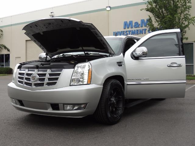 2010 Cadillac Escalade ESV Premium / AWD / DVD / Backup Camera / Excel Co - Photo 25 - Portland, OR 97217