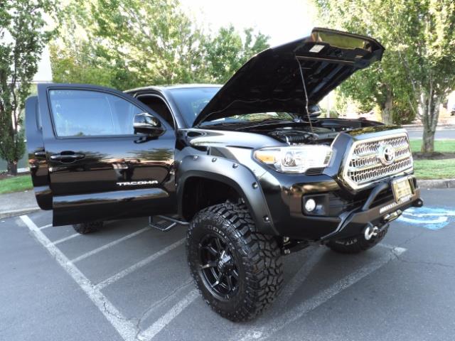 2017 Toyota Tacoma TRD 4X4 CUSTOM / WINCH / PRO COMP LIFT / 3 K MILES - Photo 14 - Portland, OR 97217