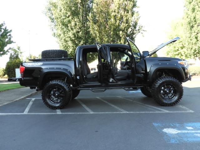 2017 Toyota Tacoma TRD 4X4 CUSTOM / WINCH / PRO COMP LIFT / 3 K MILES - Photo 13 - Portland, OR 97217