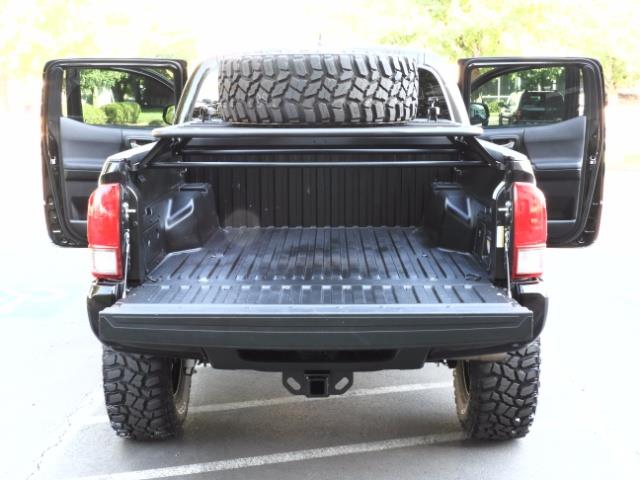 2017 Toyota Tacoma TRD 4X4 CUSTOM / WINCH / PRO COMP LIFT / 3 K MILES - Photo 33 - Portland, OR 97217