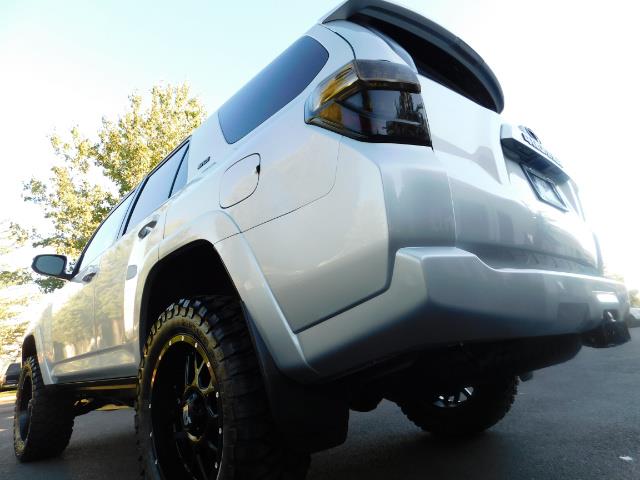 2016 Toyota 4Runner SR5 / 4WD / THIRD SEAT / LIFTED LIFTED - Photo 9 - Portland, OR 97217