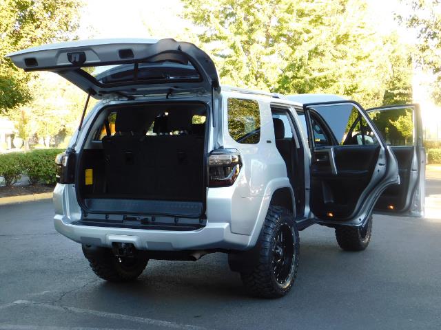 2016 Toyota 4Runner SR5 / 4WD / THIRD SEAT / LIFTED LIFTED - Photo 29 - Portland, OR 97217