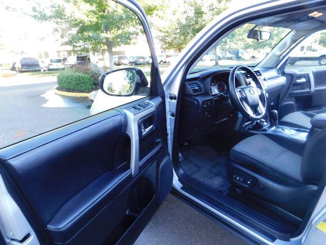 2016 Toyota 4Runner SR5 / 4WD / THIRD SEAT / LIFTED LIFTED - Photo 13 - Portland, OR 97217