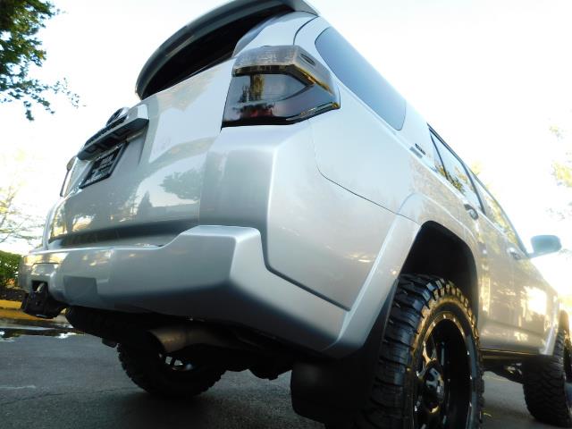 2016 Toyota 4Runner SR5 / 4WD / THIRD SEAT / LIFTED LIFTED - Photo 10 - Portland, OR 97217