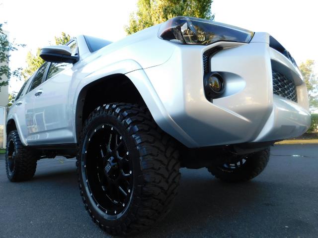 2016 Toyota 4Runner SR5 / 4WD / THIRD SEAT / LIFTED LIFTED - Photo 12 - Portland, OR 97217