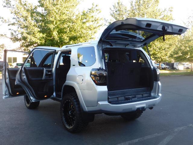 2016 Toyota 4Runner SR5 / 4WD / THIRD SEAT / LIFTED LIFTED - Photo 27 - Portland, OR 97217