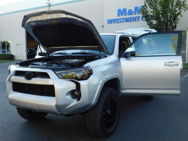 2016 Toyota 4Runner SR5 / 4WD / THIRD SEAT / LIFTED LIFTED - Photo 25 - Portland, OR 97217
