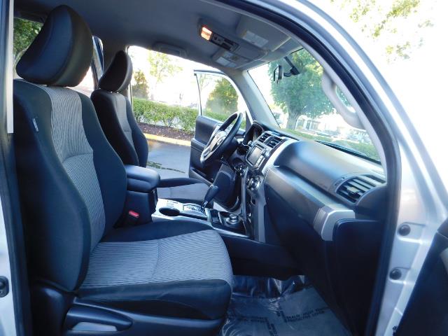 2016 Toyota 4Runner SR5 / 4WD / THIRD SEAT / LIFTED LIFTED - Photo 19 - Portland, OR 97217