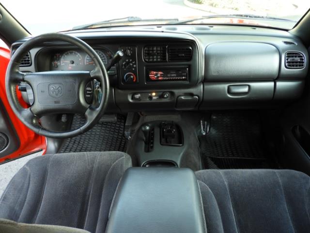 2000 Dodge Dakota SLT 4X4 V8 / CUSTOM BUMPER / WINCH / LOW MILES !! - Photo 18 - Portland, OR 97217