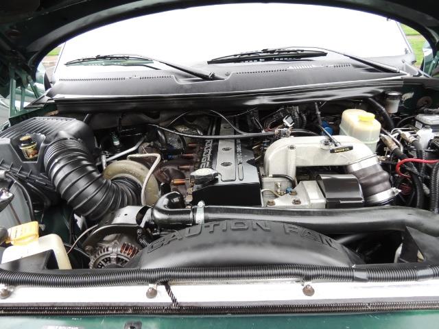 2001 Dodge Ram 3500 SLT Plus 4dr / 4X4 / 5.9L DIESEL/ 5-SPEED / DUALLY - Photo 32 - Portland, OR 97217