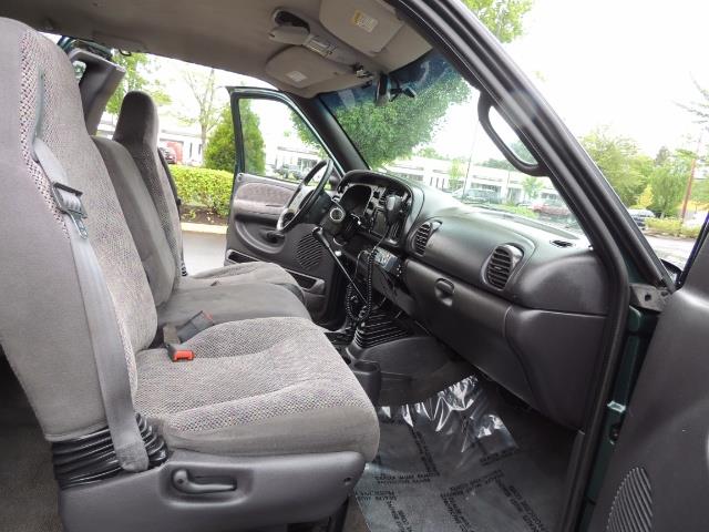 2001 Dodge Ram 3500 SLT Plus 4dr / 4X4 / 5.9L DIESEL/ 5-SPEED / DUALLY - Photo 15 - Portland, OR 97217