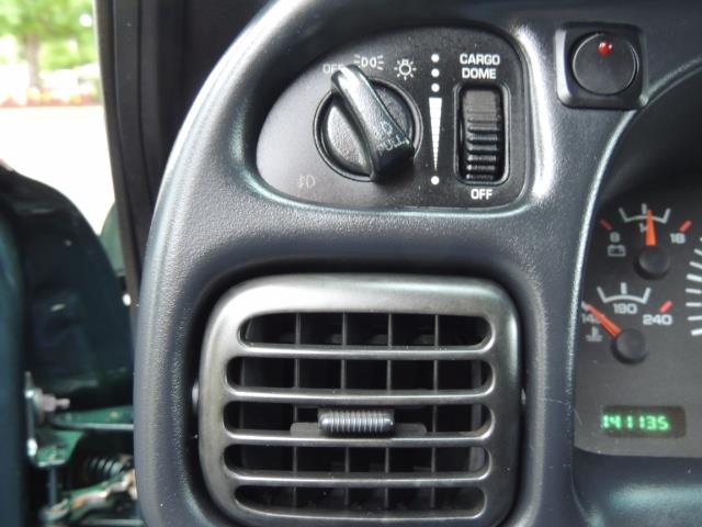 2001 Dodge Ram 3500 SLT Plus 4dr / 4X4 / 5.9L DIESEL/ 5-SPEED / DUALLY - Photo 41 - Portland, OR 97217