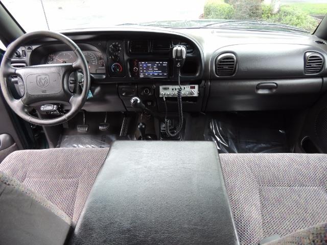 2001 Dodge Ram 3500 SLT Plus 4dr / 4X4 / 5.9L DIESEL/ 5-SPEED / DUALLY - Photo 38 - Portland, OR 97217