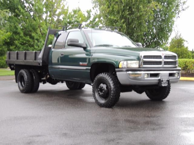 2001 Dodge Ram 3500 SLT Plus 4dr / 4X4 / 5.9L DIESEL/ 5-SPEED / DUALLY - Photo 2 - Portland, OR 97217