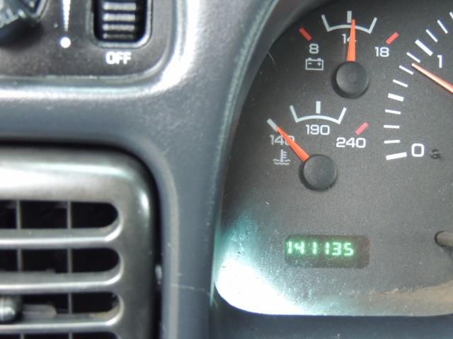 2001 Dodge Ram 3500 SLT Plus 4dr / 4X4 / 5.9L DIESEL/ 5-SPEED / DUALLY - Photo 40 - Portland, OR 97217