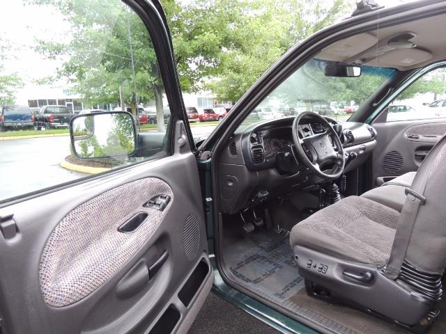 2001 Dodge Ram 3500 SLT Plus 4dr / 4X4 / 5.9L DIESEL/ 5-SPEED / DUALLY - Photo 11 - Portland, OR 97217