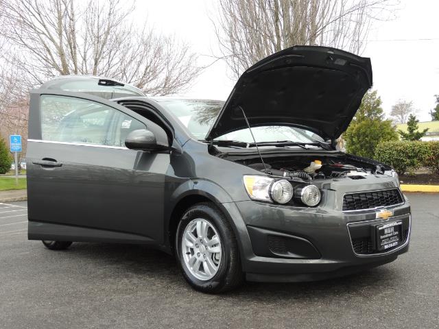 2016 Chevrolet Sonic LT Auto / 4-Door Hatch Back / 1-OWNER / 5000 MILES - Photo 31 - Portland, OR 97217