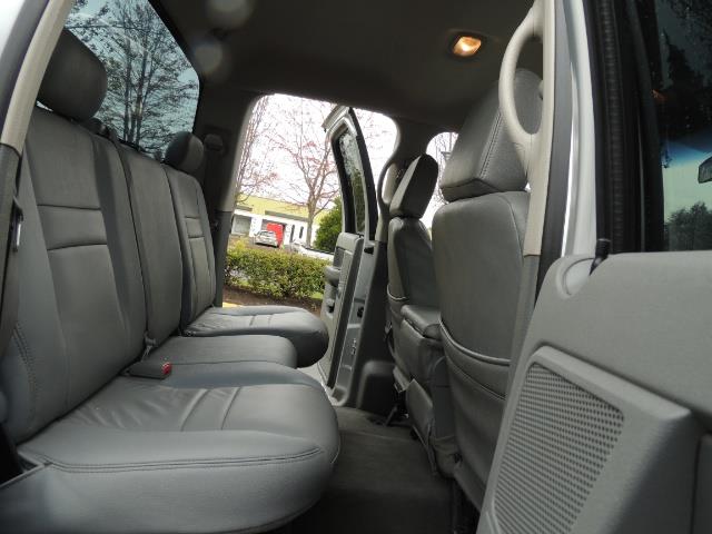 2006 Dodge Ram 2500 SLT / 4x4 / 5.9L Cummins Diesel / High Output - Photo 14 - Portland, OR 97217