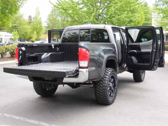 2017 Toyota Tacoma SR5 V6 / 4x4 / Double cab / Backup / LIFTED LIFTED - Photo 29 - Portland, OR 97217