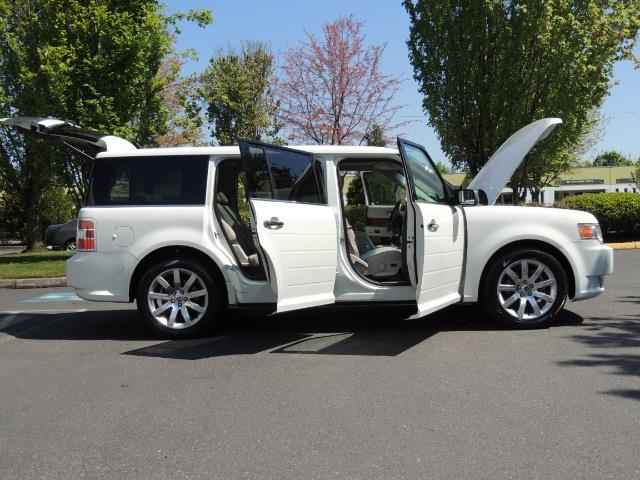 2010 Ford Flex Limited / AWD / Third Seat / Navigation / Leather - Photo 30 - Portland, OR 97217