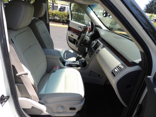 2010 Ford Flex Limited / AWD / Third Seat / Navigation / Leather - Photo 18 - Portland, OR 97217