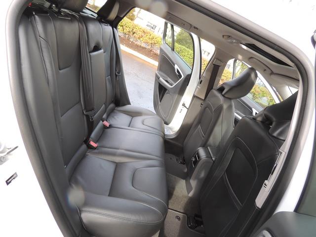 2017 Volvo V60 T5 Premier/ Leather / Heated Seats / Navigation - Photo 16 - Portland, OR 97217