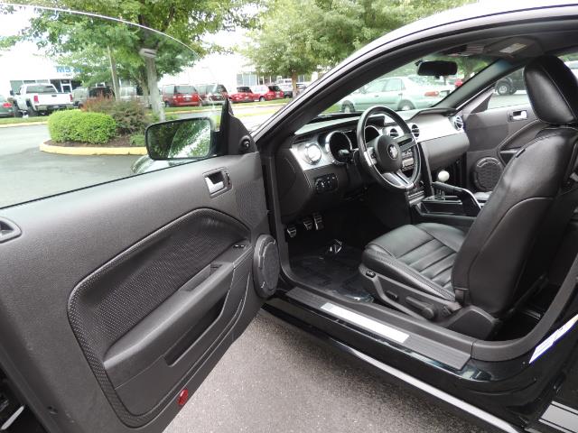 2007 Ford Mustang GT Premium / 5-SPEED / SHELBY PKG / 38K MILES - Photo 13 - Portland, OR 97217
