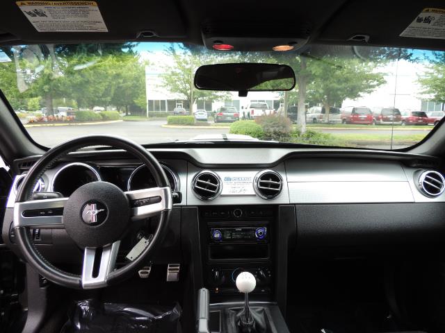 2007 Ford Mustang GT Premium / 5-SPEED / SHELBY PKG / 38K MILES - Photo 42 - Portland, OR 97217