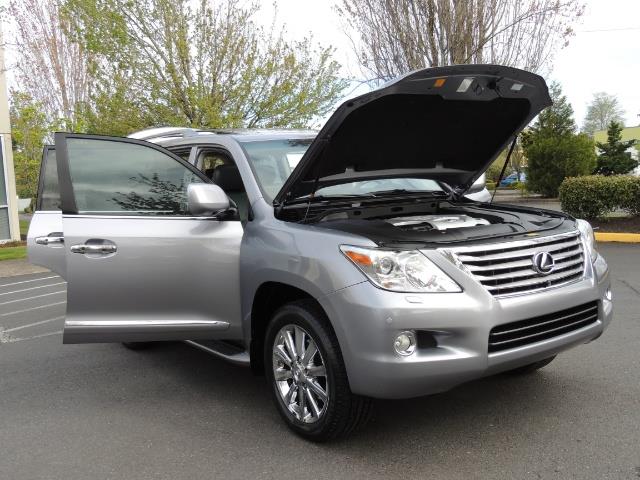 2010 Lexus LX 570 / AWD / Navi / Backup / Third Seat / 1-OWNER - Photo 30 - Portland, OR 97217
