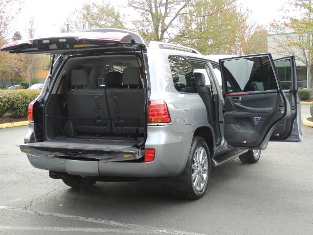 2010 Lexus LX 570 / AWD / Navi / Backup / Third Seat / 1-OWNER - Photo 28 - Portland, OR 97217