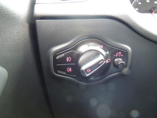 2010 Audi Q5 3.2 quattro Prestige / AWD / Panorama Sunroof - Photo 44 - Portland, OR 97217