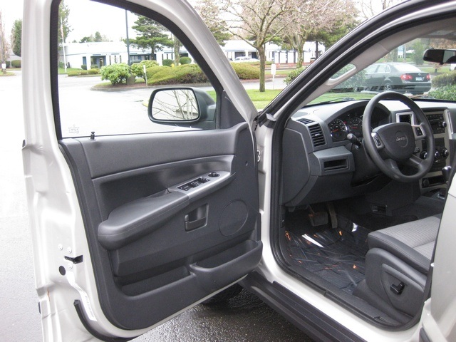 2008 Jeep Grand Cherokee Laredo/4WD/6yl /1-Owner/Excel Cond - Photo 17 - Portland, OR 97217