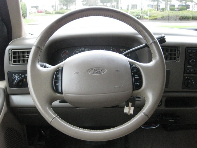 2002 Ford F-350 Crew Cab 4X4 LARIAT / 7.3L Turbo Diesel /LOW Miles - Photo 29 - Portland, OR 97217