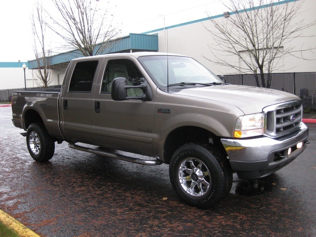 2002 Ford F-350 Crew Cab 4X4 LARIAT / 7.3L Turbo Diesel /LOW Miles - Photo 8 - Portland, OR 97217