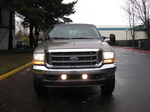 2002 Ford F-350 Crew Cab 4X4 LARIAT / 7.3L Turbo Diesel /LOW Miles - Photo 2 - Portland, OR 97217