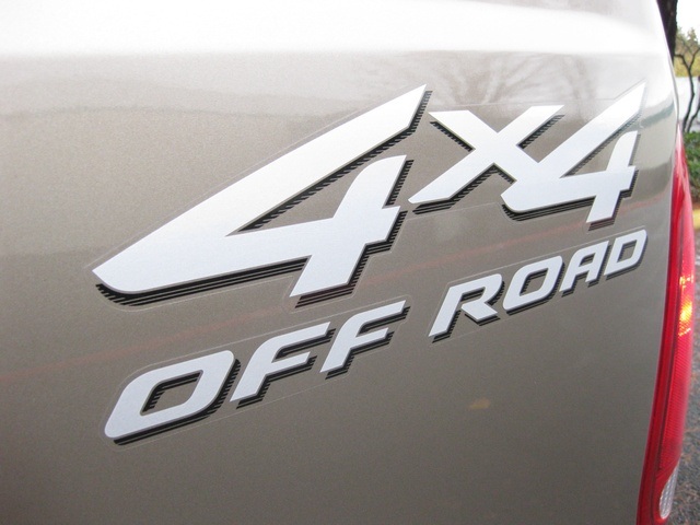 2002 Ford F-350 Crew Cab 4X4 LARIAT / 7.3L Turbo Diesel /LOW Miles - Photo 39 - Portland, OR 97217