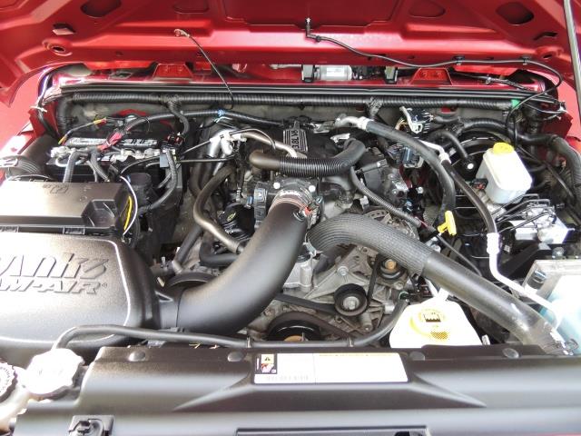 2011 Jeep Wrangler Unlimited Sport / 4X4 / 6-SPEED / LIFTED - Photo 33 - Portland, OR 97217
