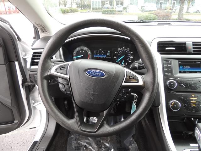 2016 Ford Fusion SE / Sedan / Back up camera / Excel Cond - Photo 19 - Portland, OR 97217