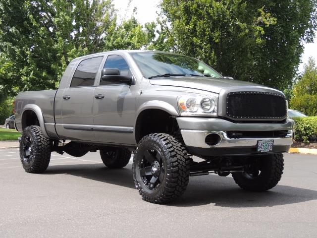 2007 Dodge Ram 2500 SLT 4dr Mega Cab / 4X4 /5.9L DIESEL /NAVI/ LIFTED - Photo 2 - Portland, OR 97217